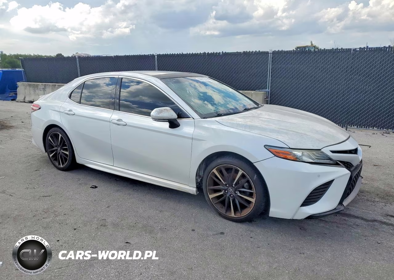 2018 Toyota Camry Xse VIN:4T1B61HK3JU127513 - 4