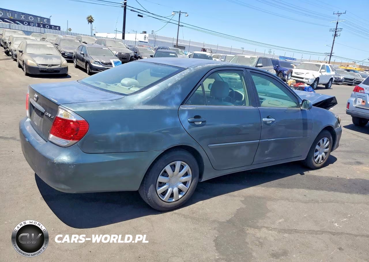 2005 Toyota Camry Le VIN:4T1BE32K35U386127 - 3