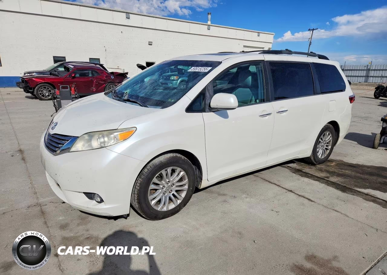 2015 Toyota Sienna Xle 8-Passenger – zdjęcie 1 z 12