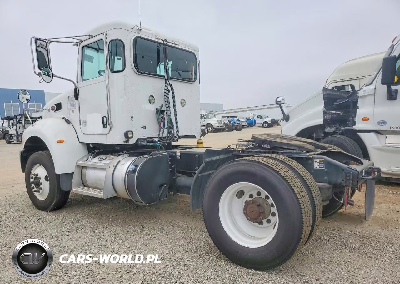 2017 Peterbilt 382 Semi Truck VIN:1XP9AJ8X3HD340158 - 3