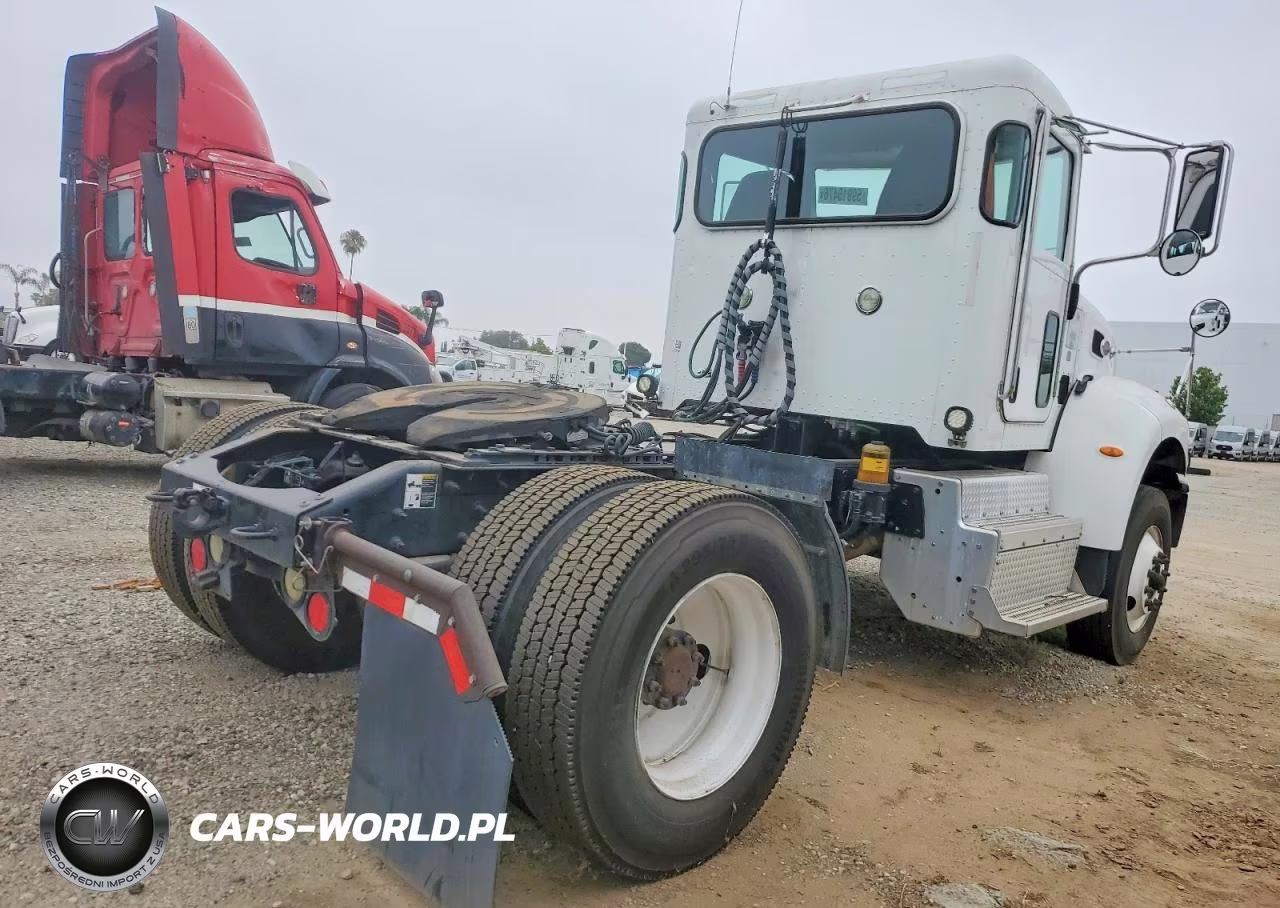 2017 Peterbilt 382 Semi Truck VIN:1XP9AJ8X3HD340158 - 4