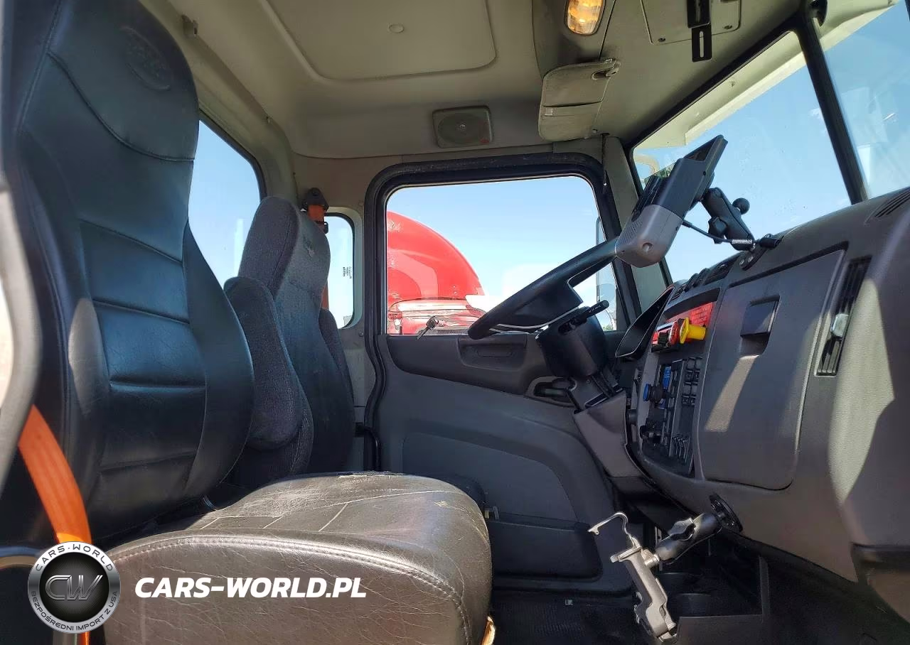 2017 Peterbilt 382 Semi Truck VIN:1XP9AJ8X3HD340158 - 5