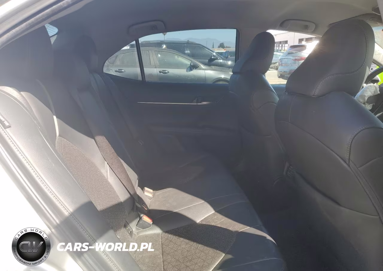 2018 Toyota Camry Xse VIN:4T1B61HK9JU035807 - 10