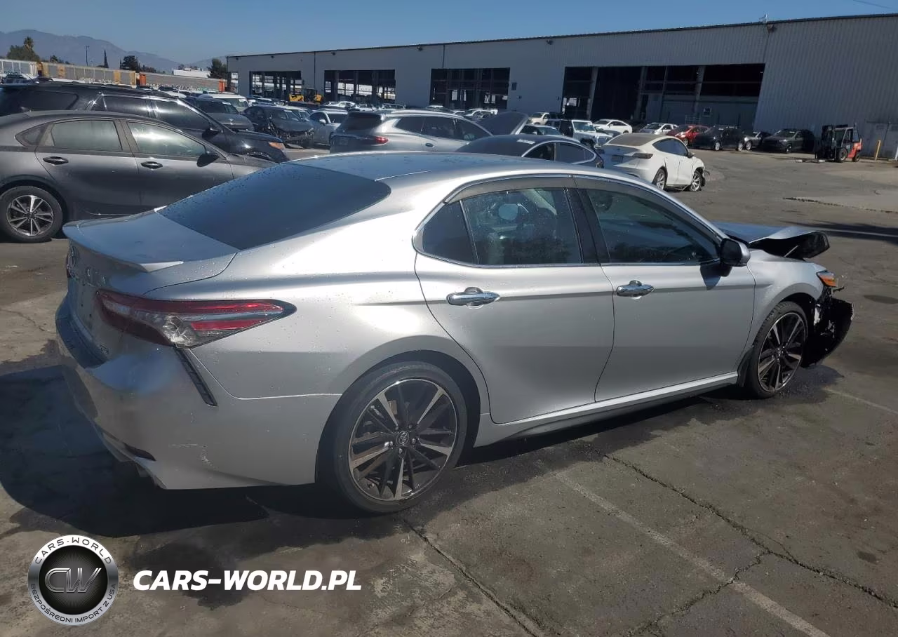 2018 Toyota Camry Xse VIN:4T1B61HK9JU035807 - 3