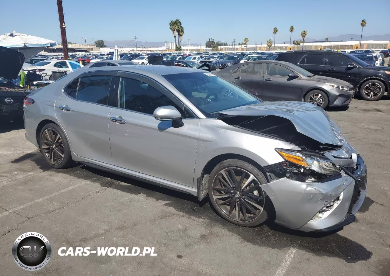 2018 Toyota Camry Xse VIN:4T1B61HK9JU035807 - 4