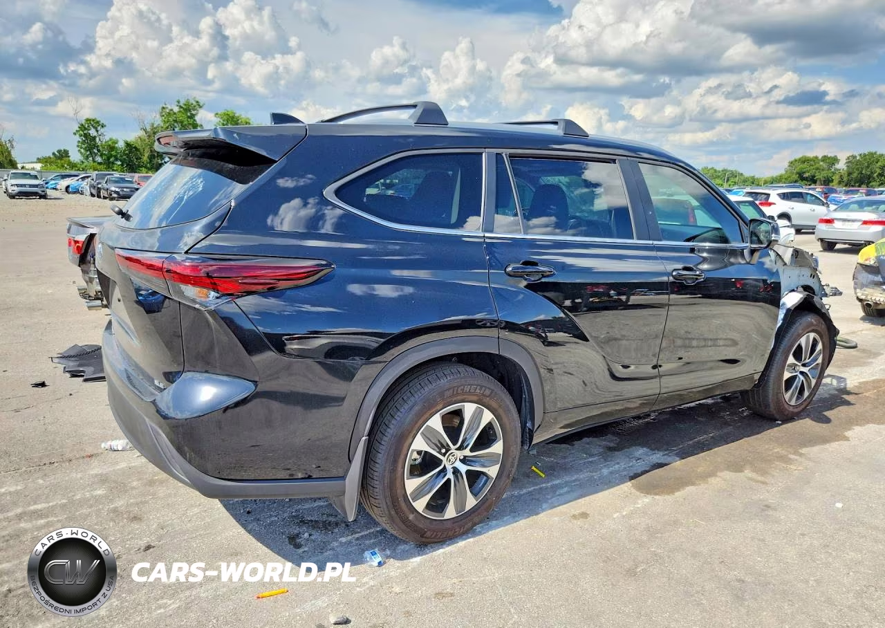 2025 Toyota Highlander Xle VIN:5TDKDRAH4SS557578 - 3