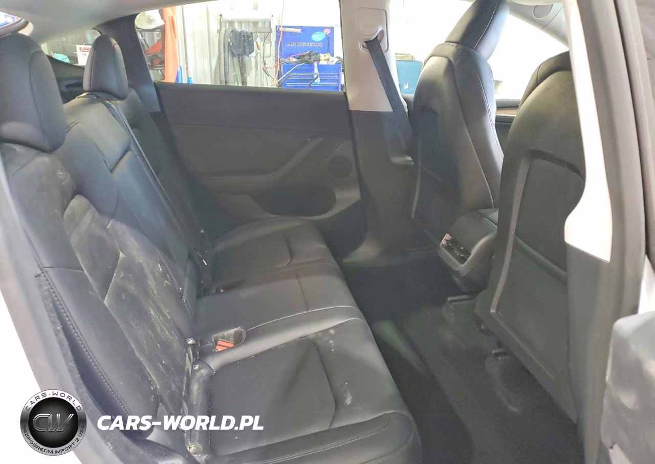 2025 Tesla Model Y VIN:7SAYGDED1SF231739 - 10