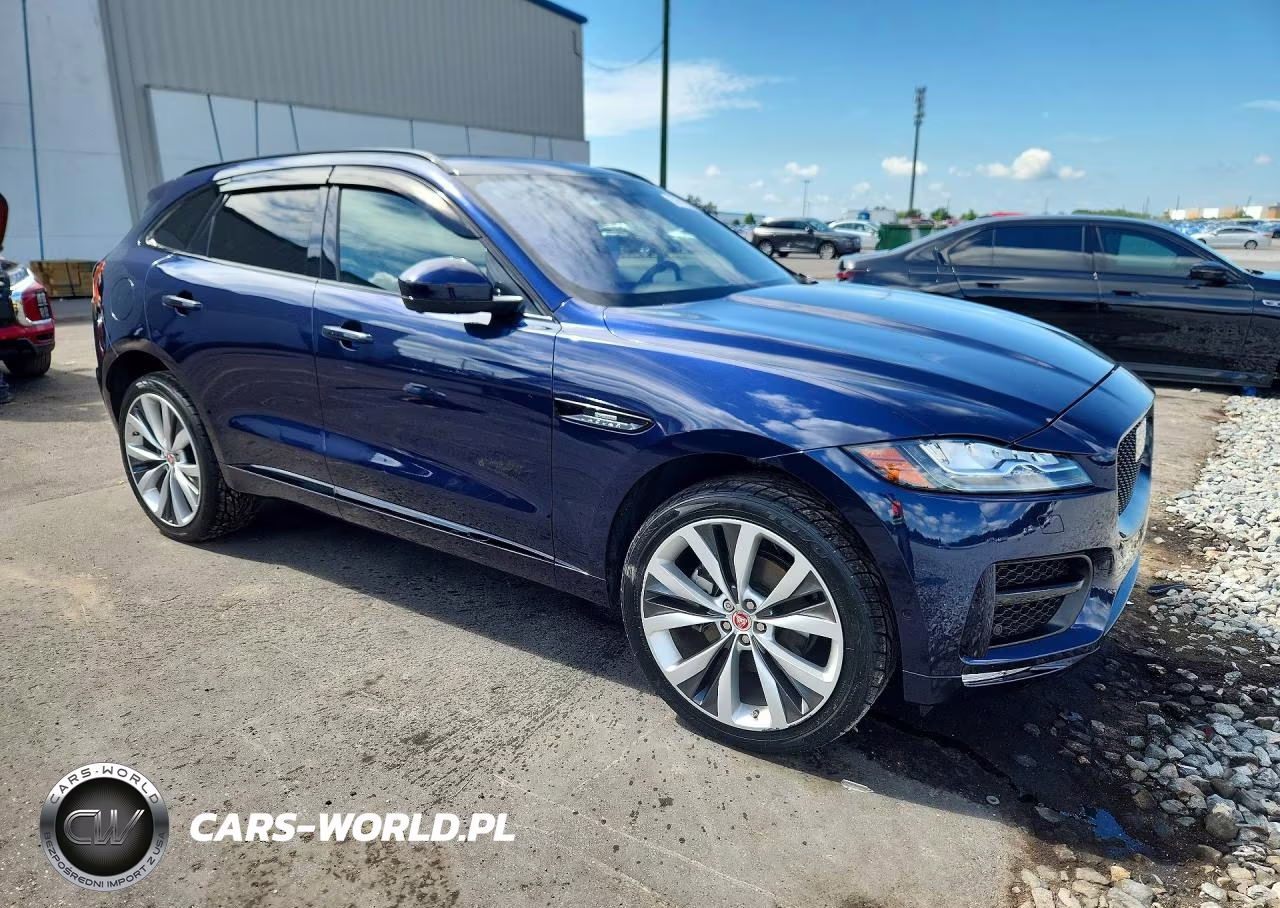 2017 Jaguar F-Pace R - Sport VIN:SADCL2BVXHA884046 - 4