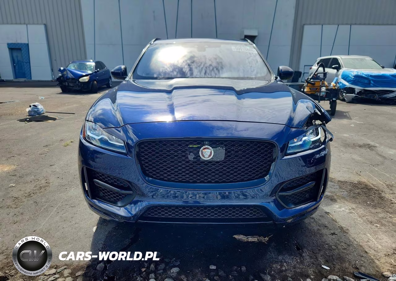 2017 Jaguar F-Pace R - Sport VIN:SADCL2BVXHA884046 - 5
