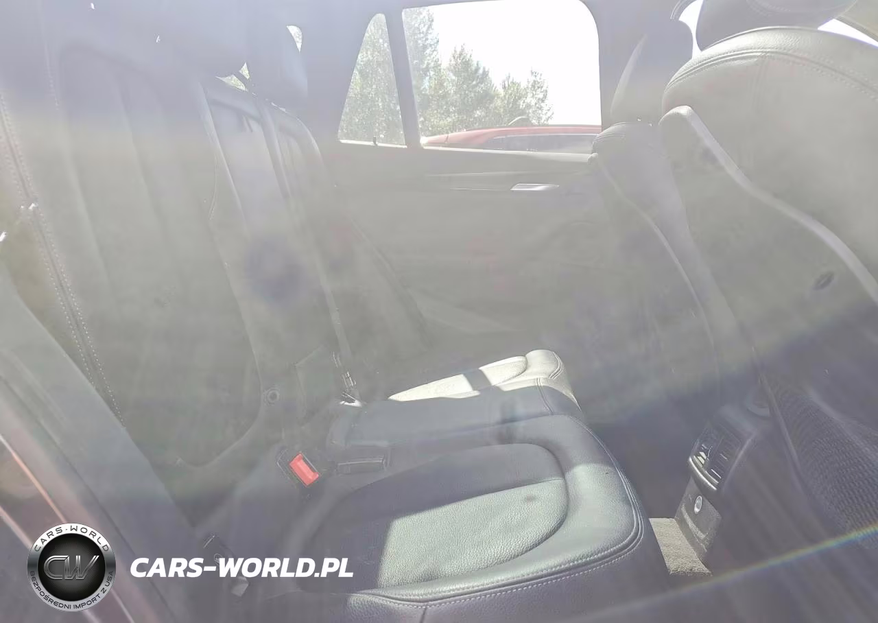 2018 BMW X1 Sdrive28I VIN:WBXHU7C38J5H43652 - 11