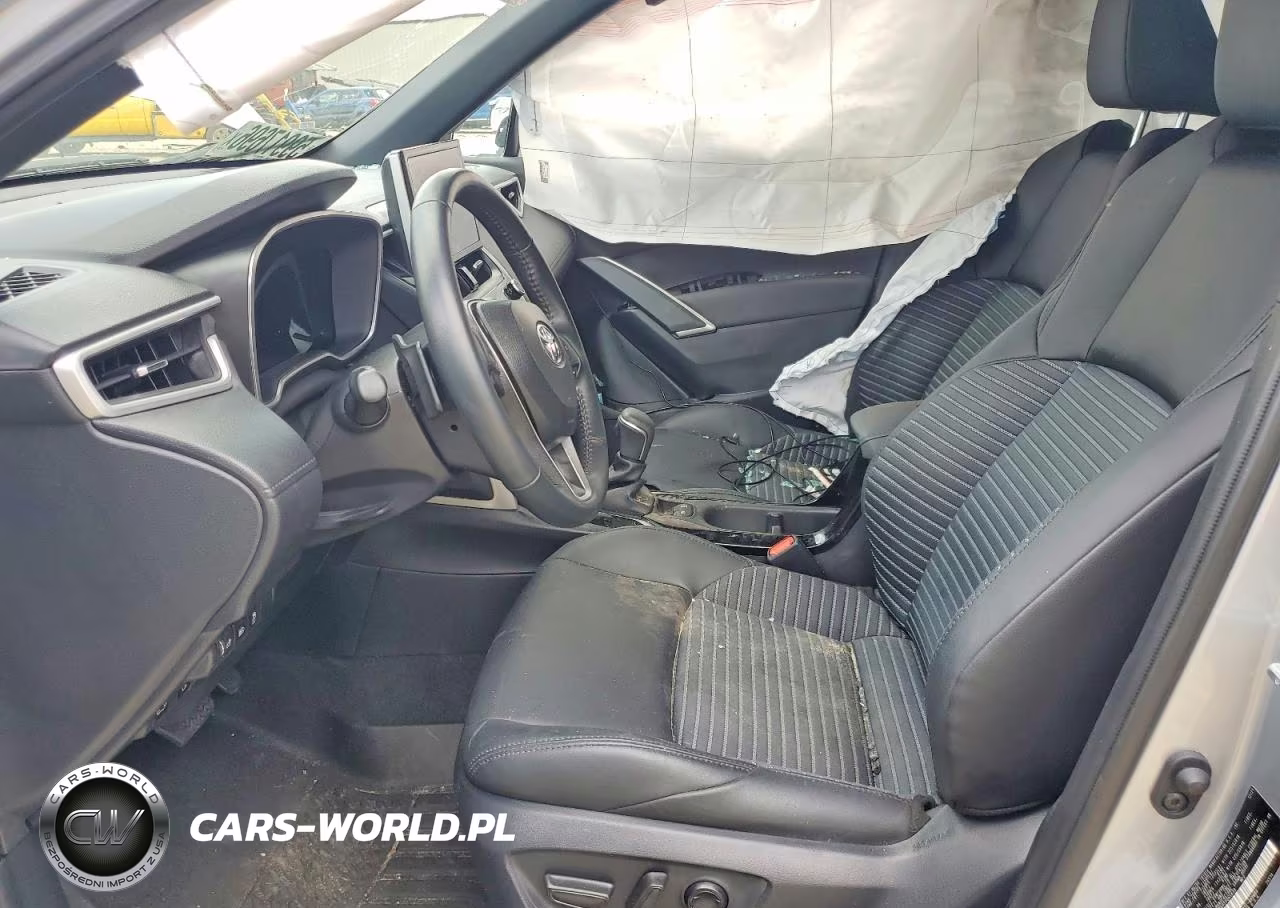 2025 Toyota Corolla Cross Hybrid Xse VIN:7MUFBABG8SV065639 - 7