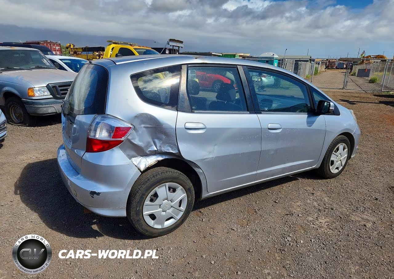 2013 Honda Fit VIN:JHMGE8H35DC071520 - 3
