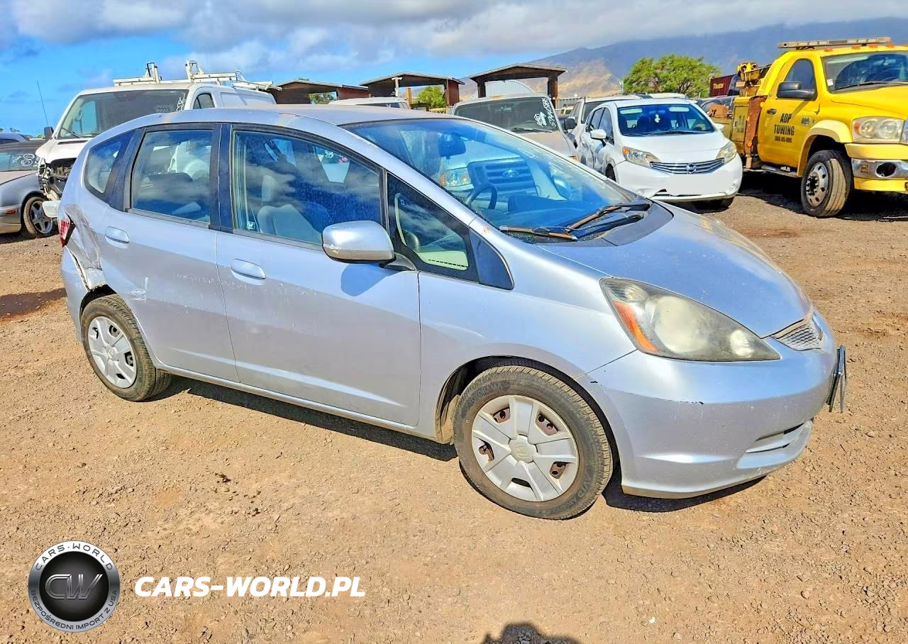 2013 Honda Fit VIN:JHMGE8H35DC071520 - 4