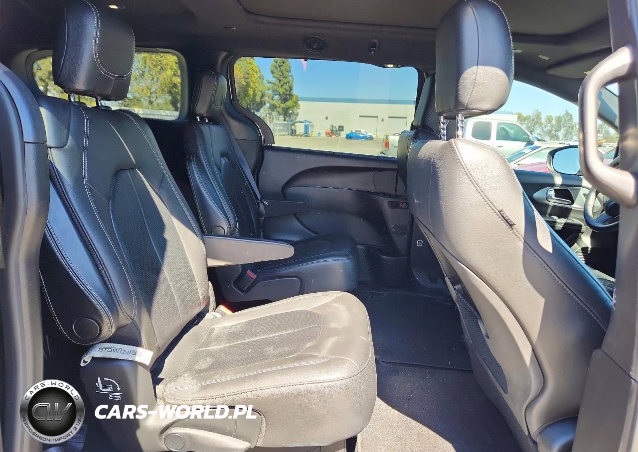 2020 Chrysler Pacifica Touring L VIN:2C4RC1BG3LR223383 - 11