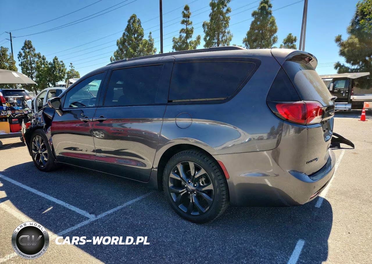 2020 Chrysler Pacifica Touring L VIN:2C4RC1BG3LR223383 - 2