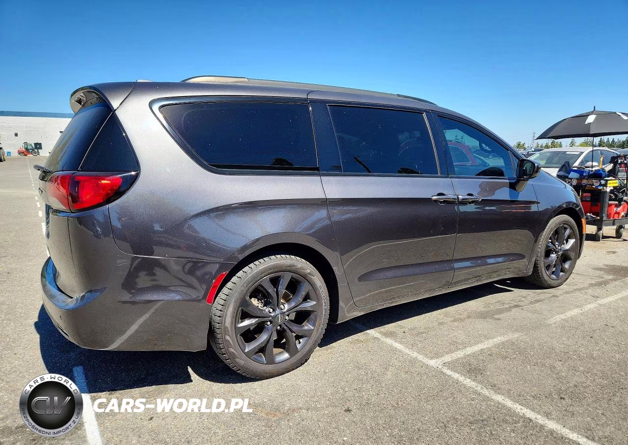 2020 Chrysler Pacifica Touring L VIN:2C4RC1BG3LR223383 - 3