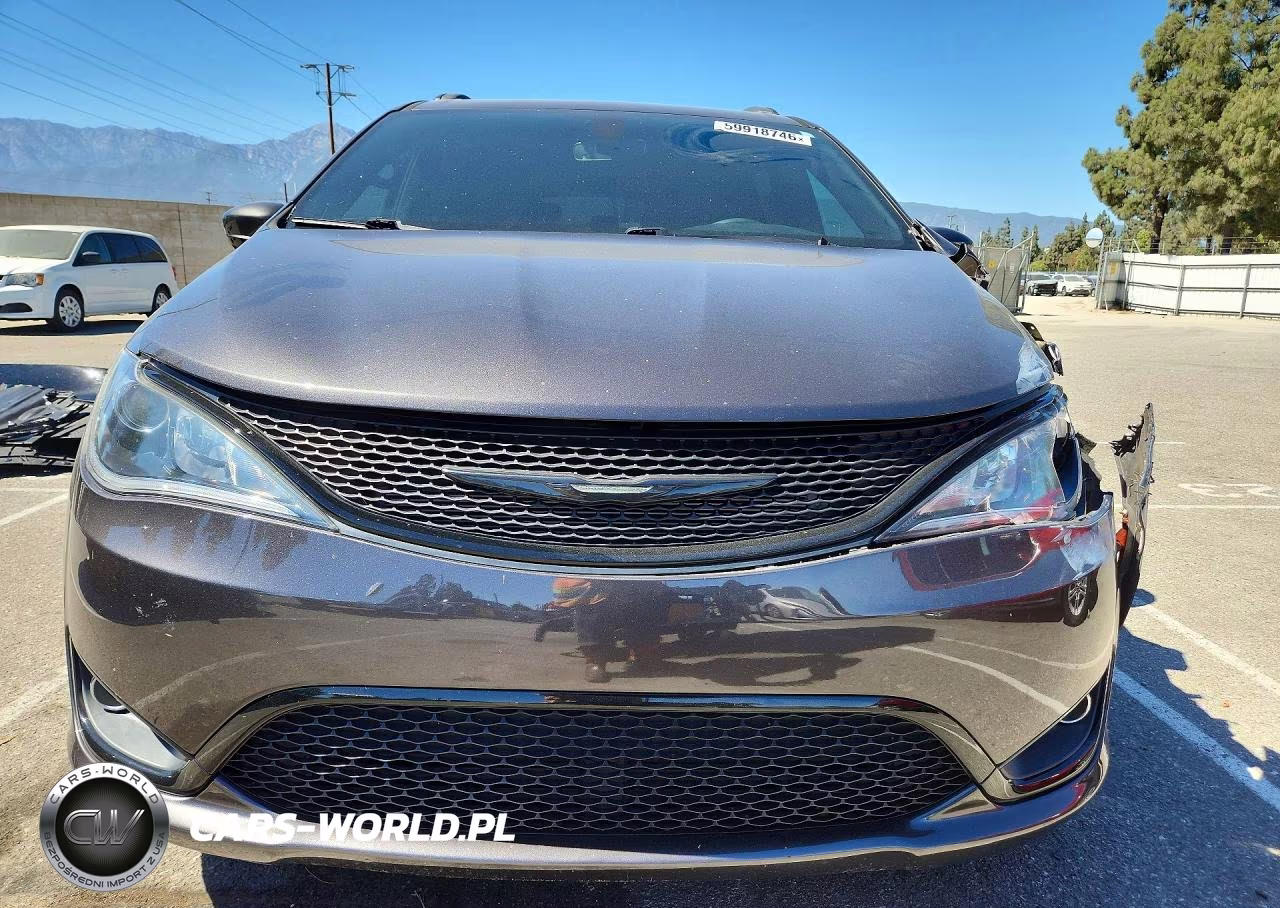 2020 Chrysler Pacifica Touring L VIN:2C4RC1BG3LR223383 - 5