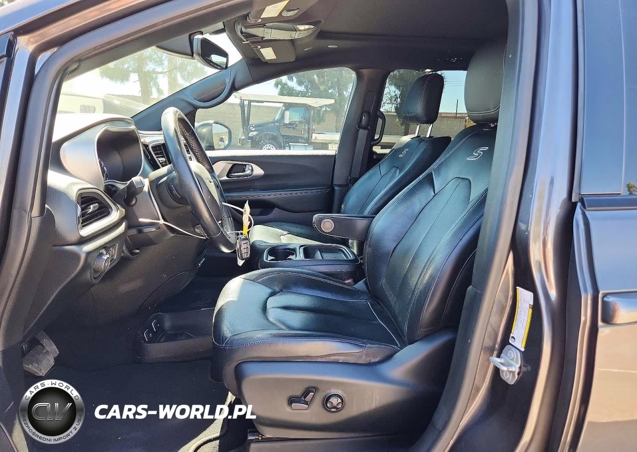 2020 Chrysler Pacifica Touring L VIN:2C4RC1BG3LR223383 - 7