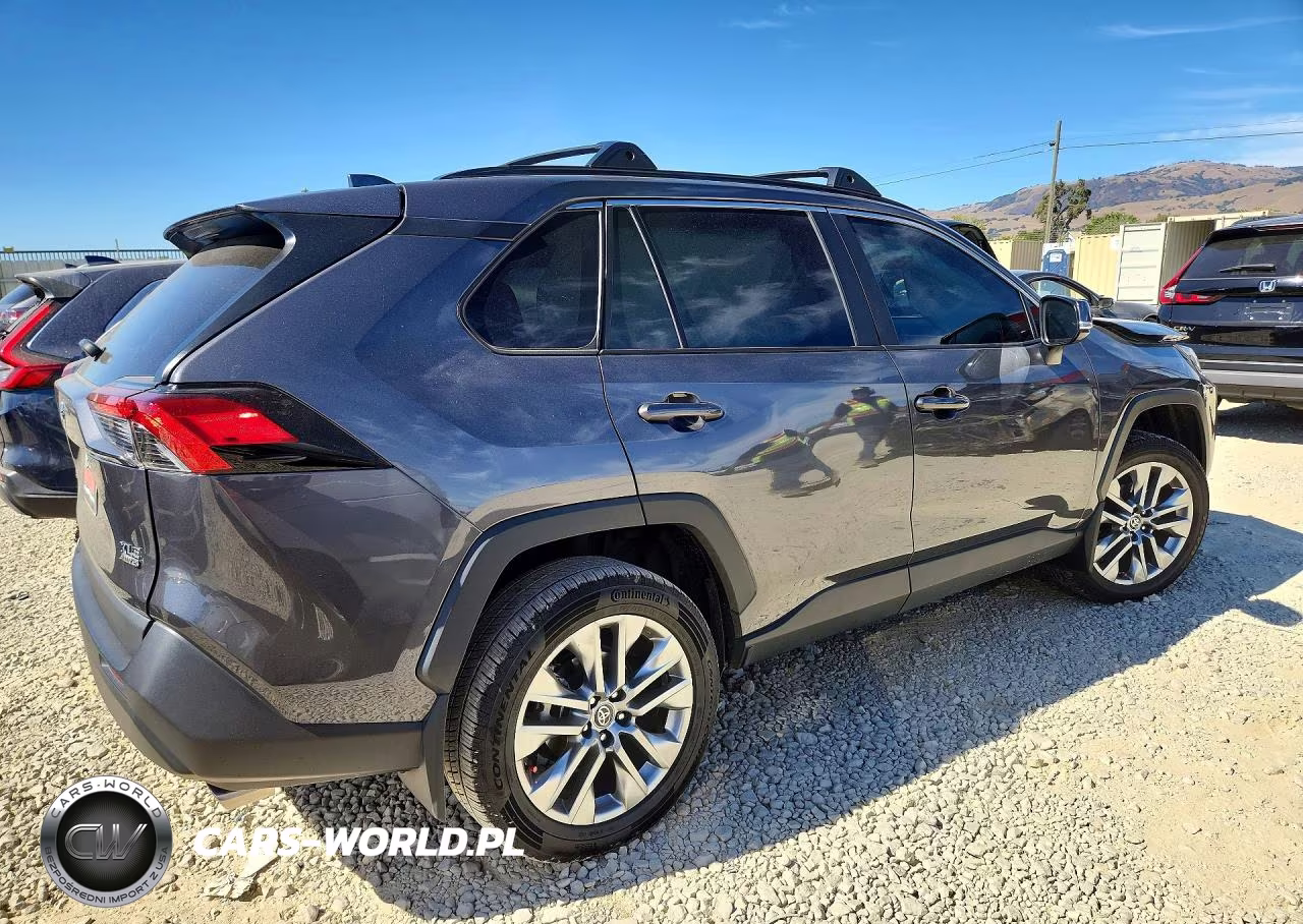 2023 Toyota Rav4 Xle Premium VIN:2T3C1RFV7PW285237 - 3