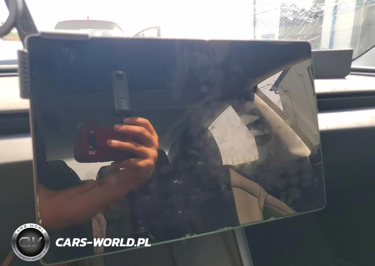 2025 Tesla Model 3 VIN:5YJ3E1EA9SF027806 - 9