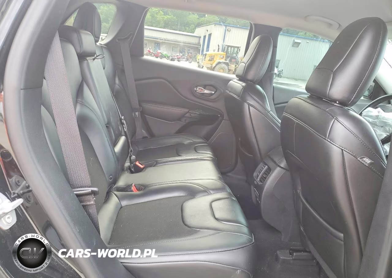 2019 Jeep Cherokee Latitude Plus VIN:1C4PJMLX7KD456018 - 11