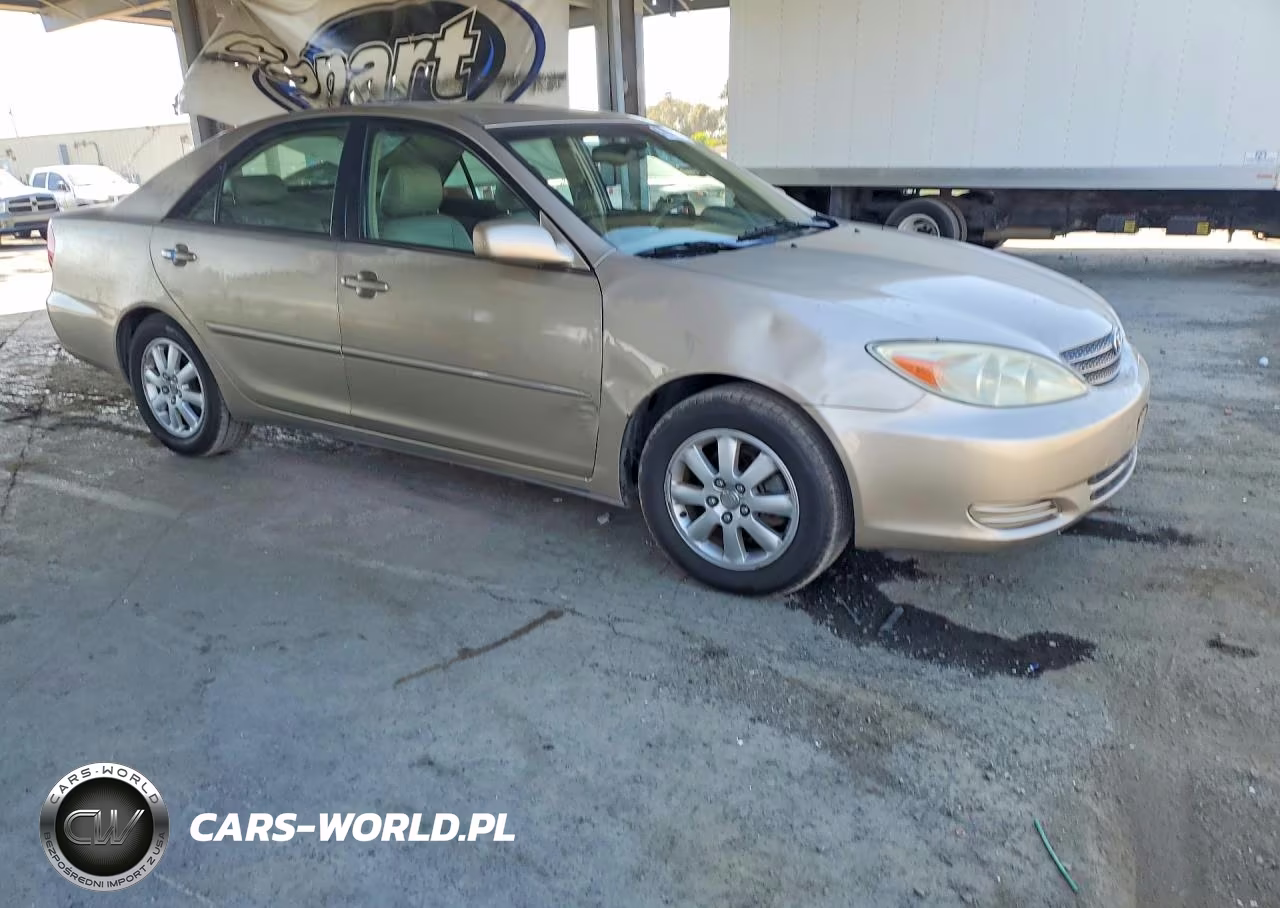 2002 Toyota Camry Xle VIN:JTDBE30K720061670 - 4