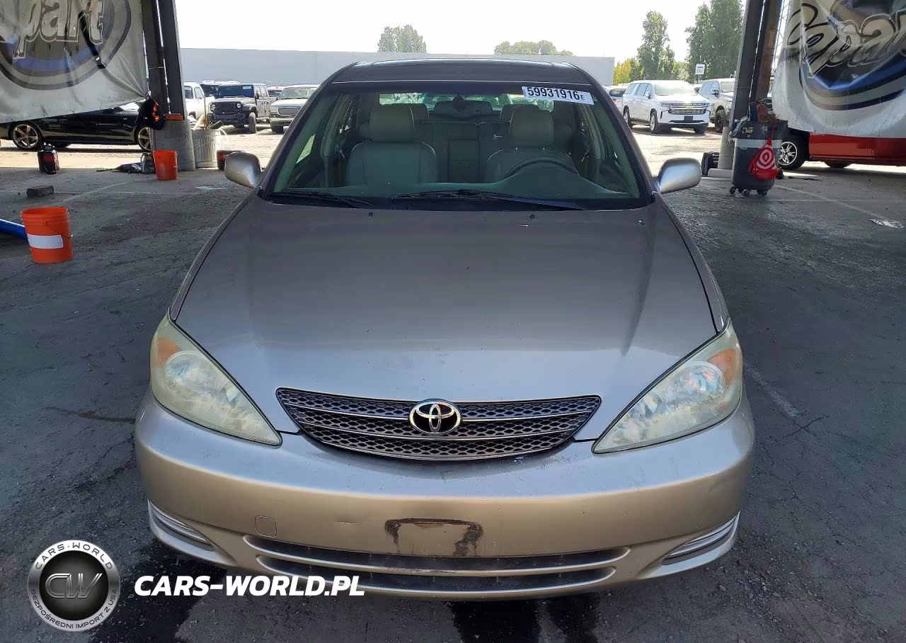2002 Toyota Camry Xle VIN:JTDBE30K720061670 - 5