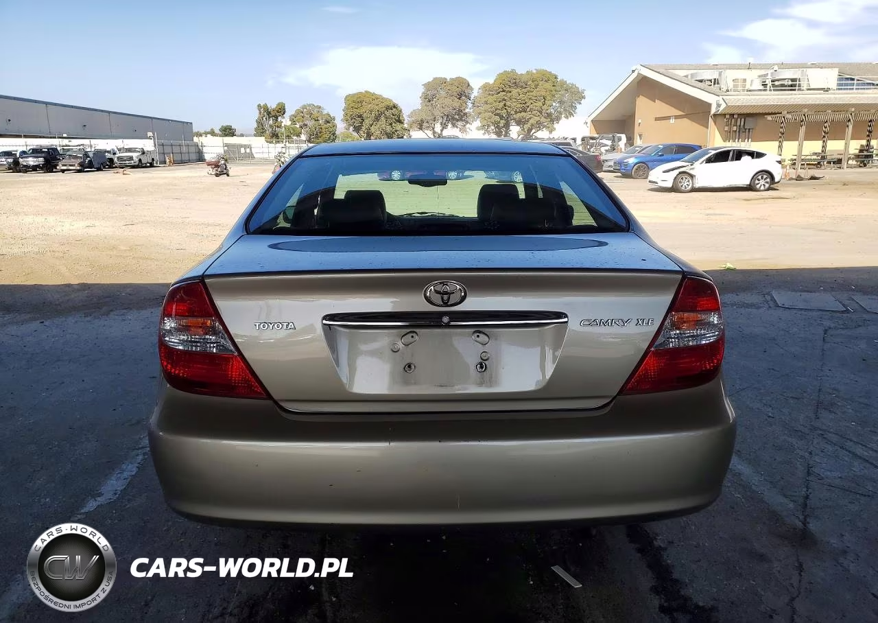 2002 Toyota Camry Xle VIN:JTDBE30K720061670 - 6