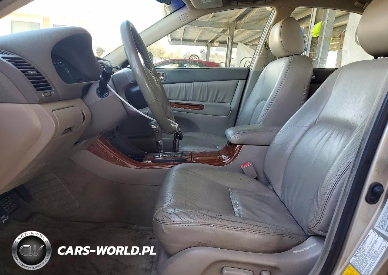 2002 Toyota Camry Xle VIN:JTDBE30K720061670 - 7