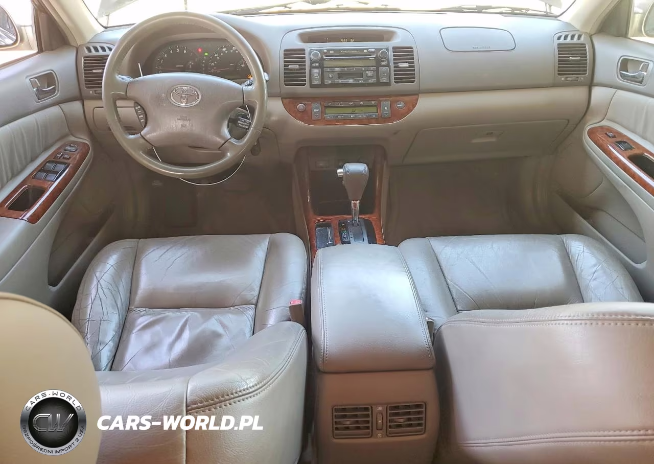 2002 Toyota Camry Xle VIN:JTDBE30K720061670 - 8