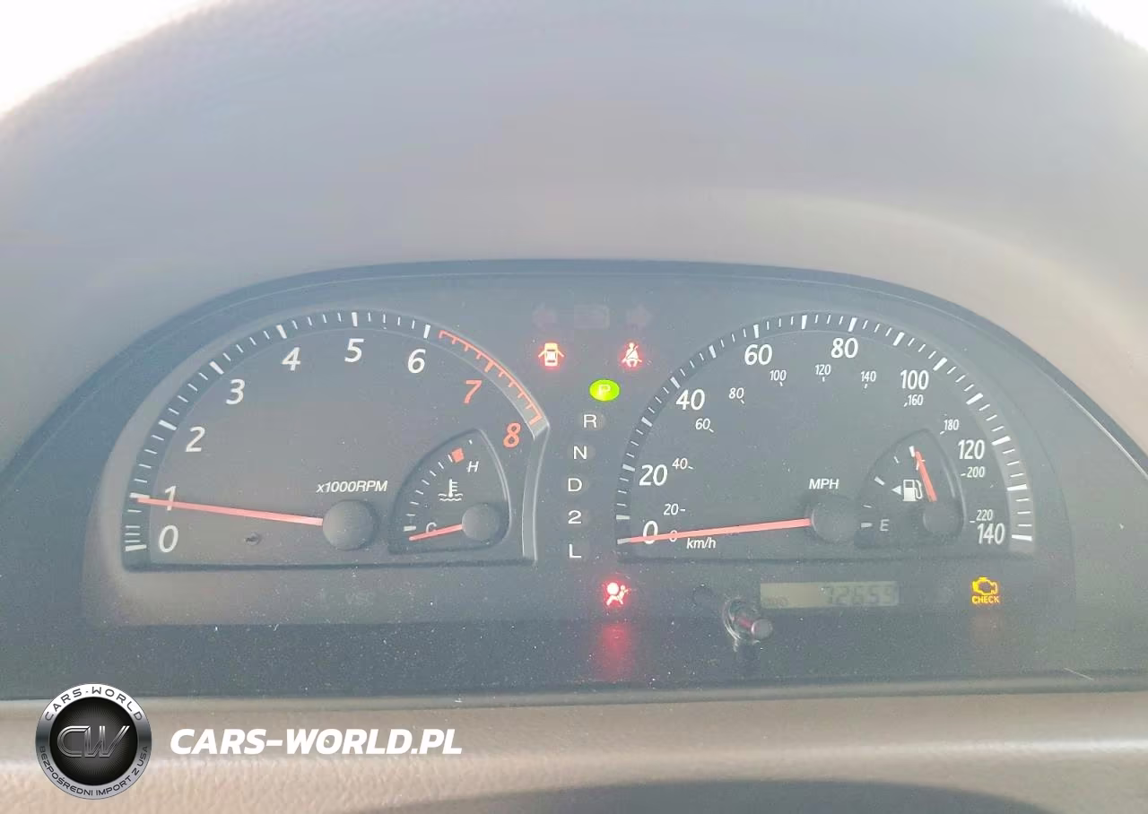 2002 Toyota Camry Xle VIN:JTDBE30K720061670 - 9