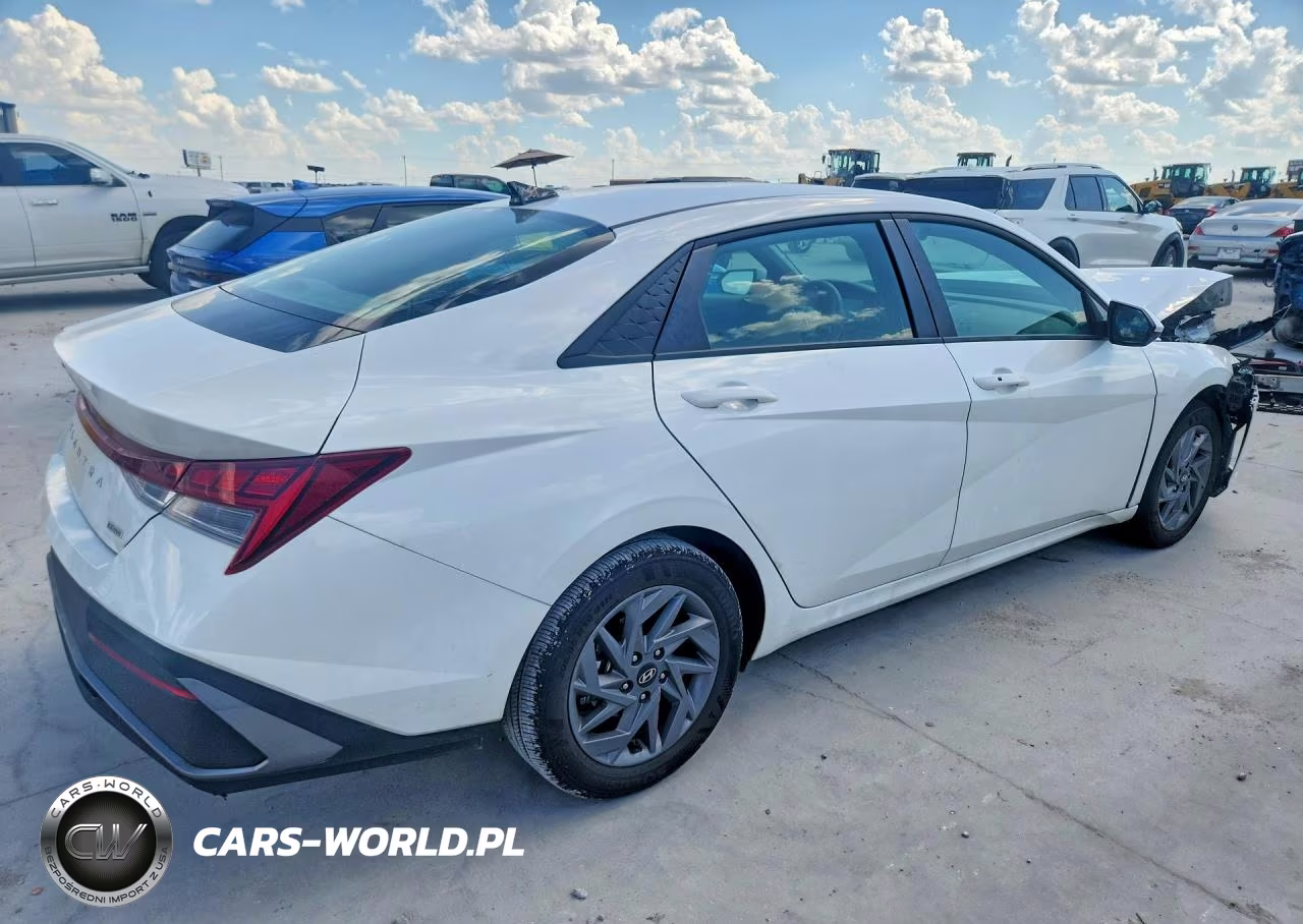 2026 Hyundai Elantra Hybrid Blue VIN:KMHLM4DJ9TU192071 - 3