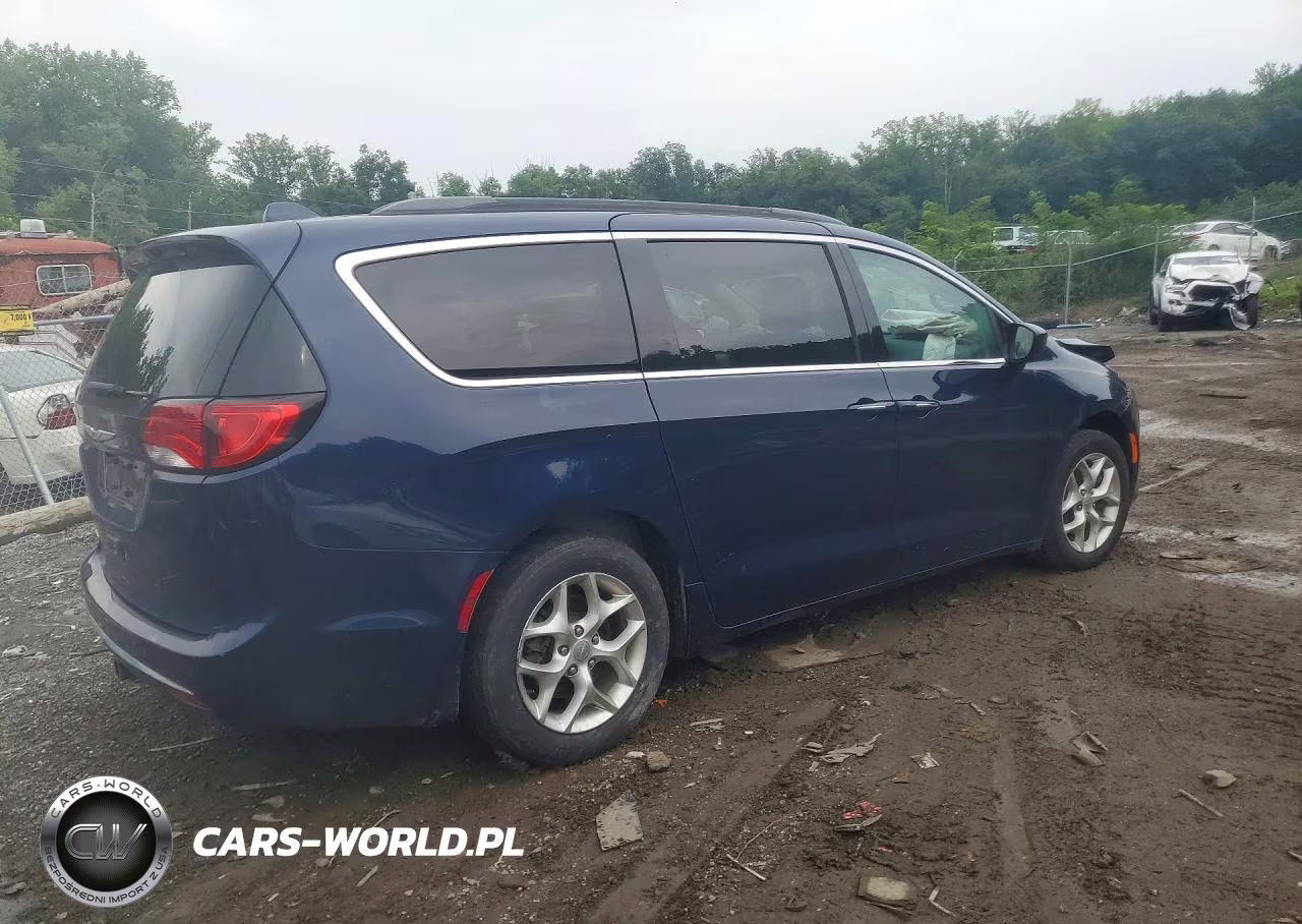 2018 Chrysler Pacifica Touring Plus VIN:2C4RC1FG0JR317874 - 3