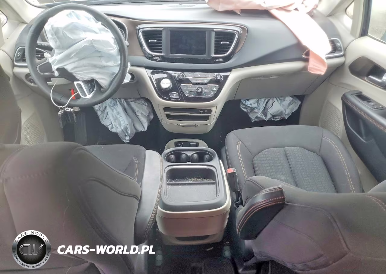 2018 Chrysler Pacifica Touring Plus VIN:2C4RC1FG0JR317874 - 8