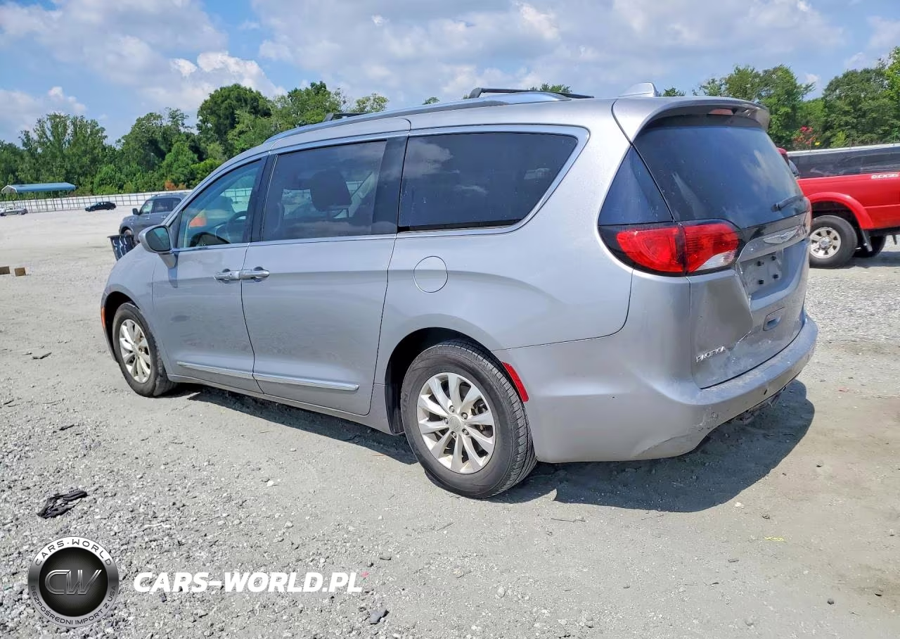 2018 Chrysler Pacifica Touring L VIN:2C4RC1BGXJR258645 - 2