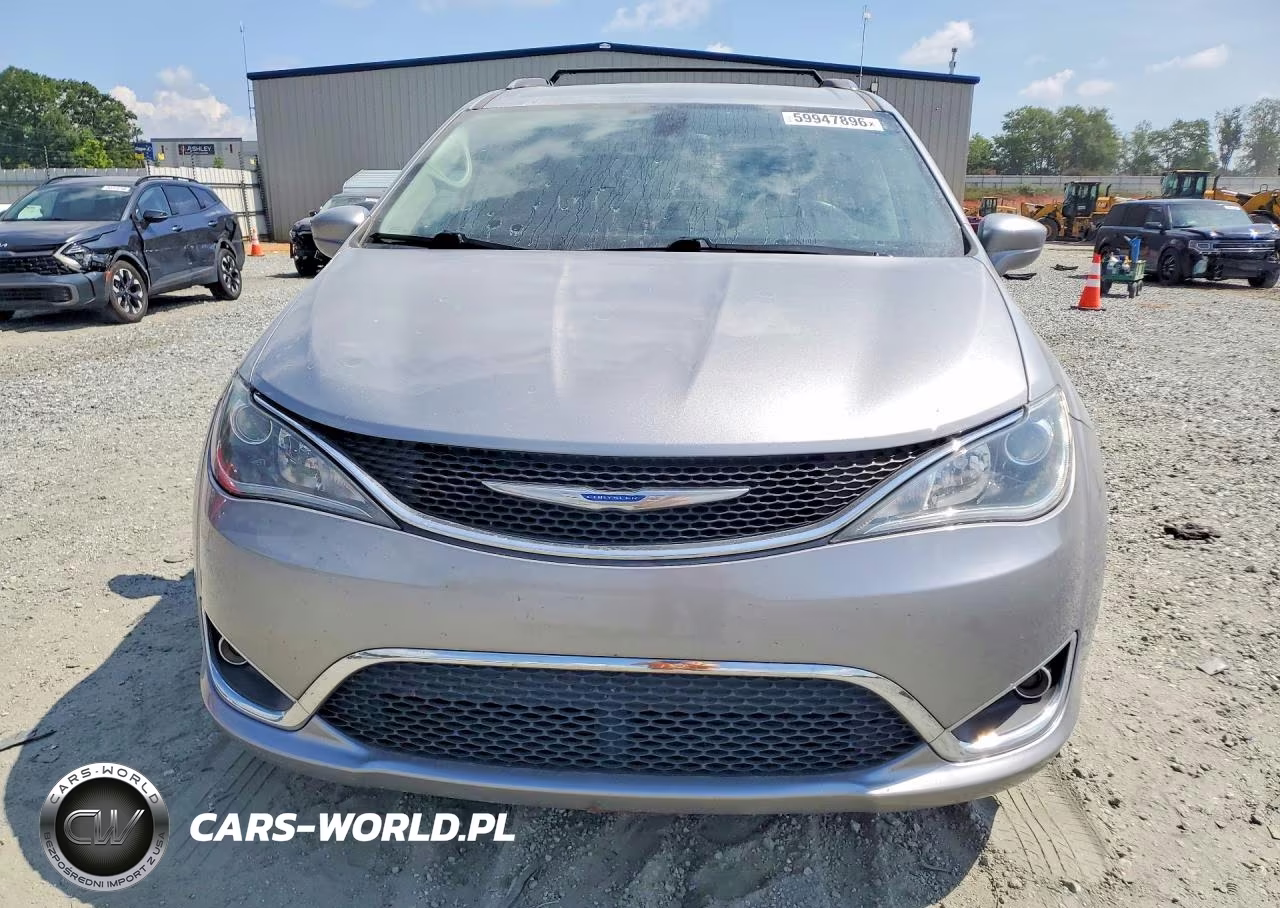 2018 Chrysler Pacifica Touring L VIN:2C4RC1BGXJR258645 - 5