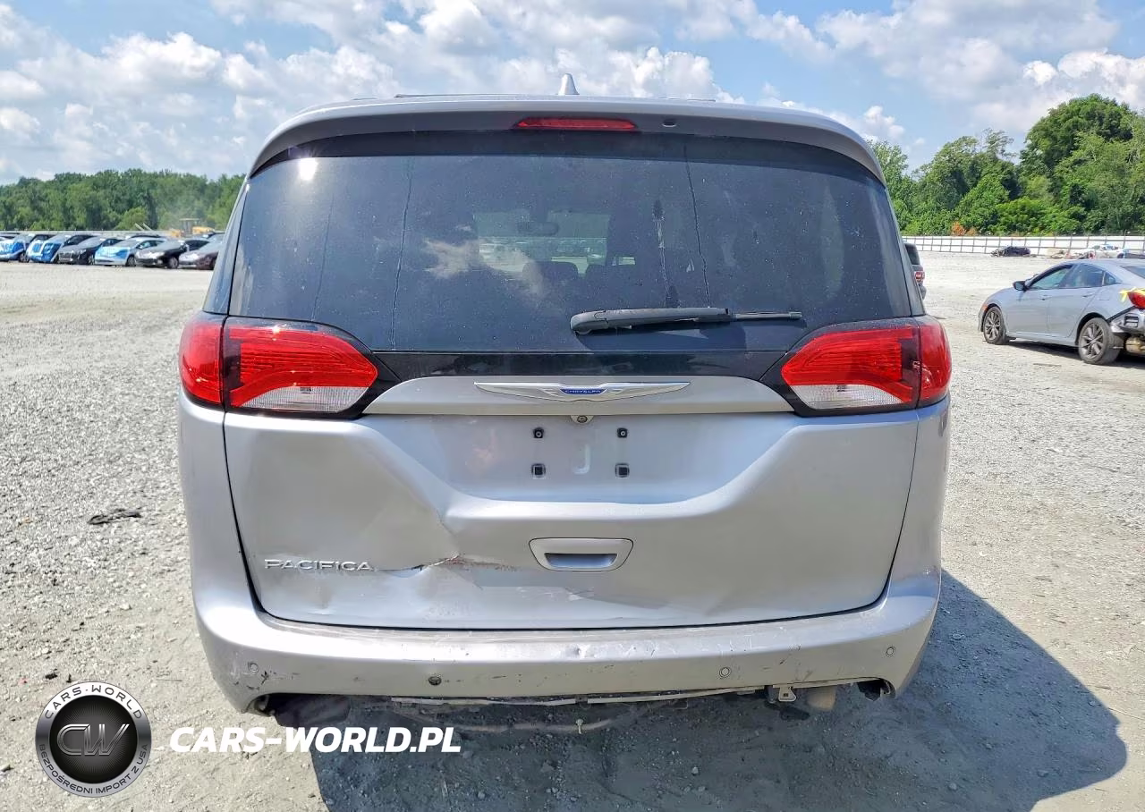 2018 Chrysler Pacifica Touring L VIN:2C4RC1BGXJR258645 - 6