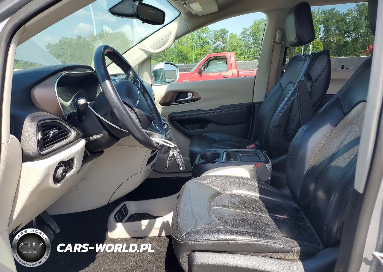 2018 Chrysler Pacifica Touring L VIN:2C4RC1BGXJR258645 - 7
