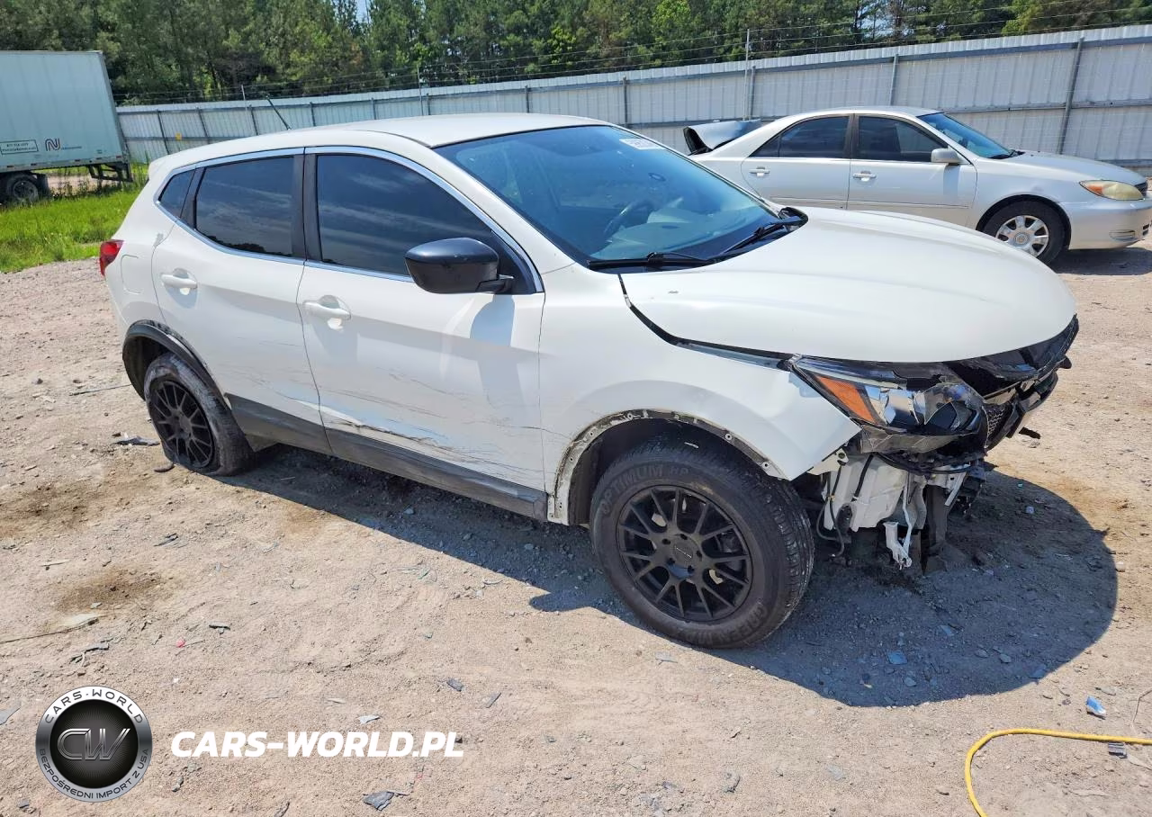 2018 Nissan Rogue Sport S VIN:JN1BJ1CR3JW263459 - 4