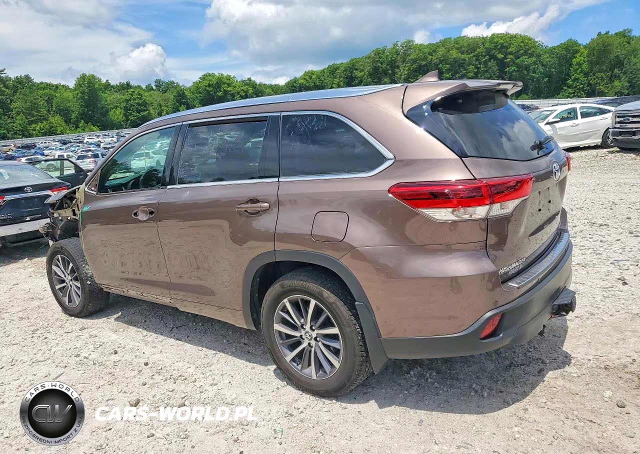 2018 Toyota Highlander Xle VIN:5TDJZRFH7JS843381 - 2