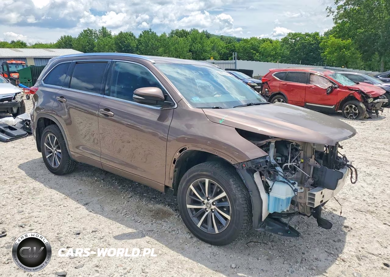2018 Toyota Highlander Xle VIN:5TDJZRFH7JS843381 - 4