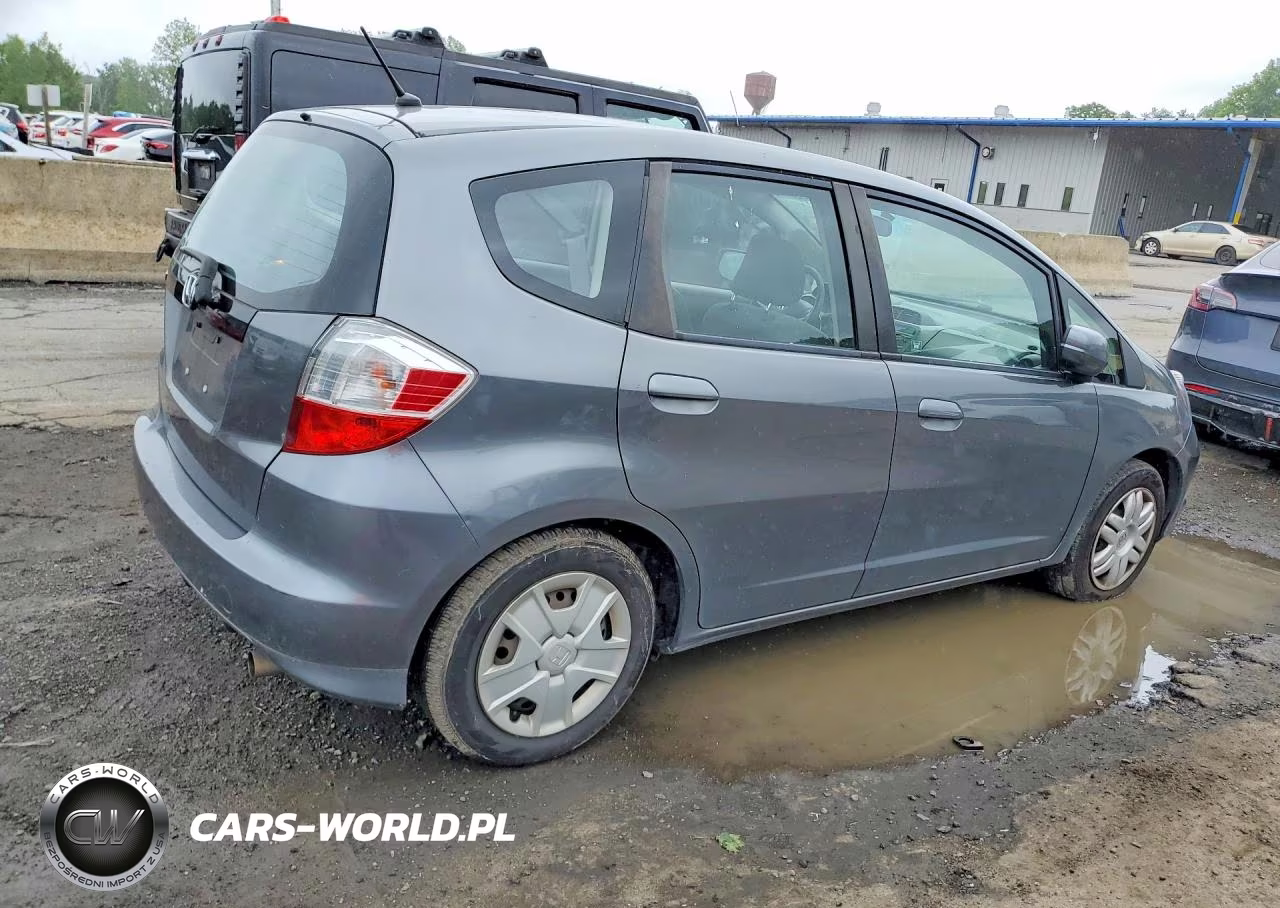 2013 Honda Fit VIN:JHMGE8H35DC006795 - 3
