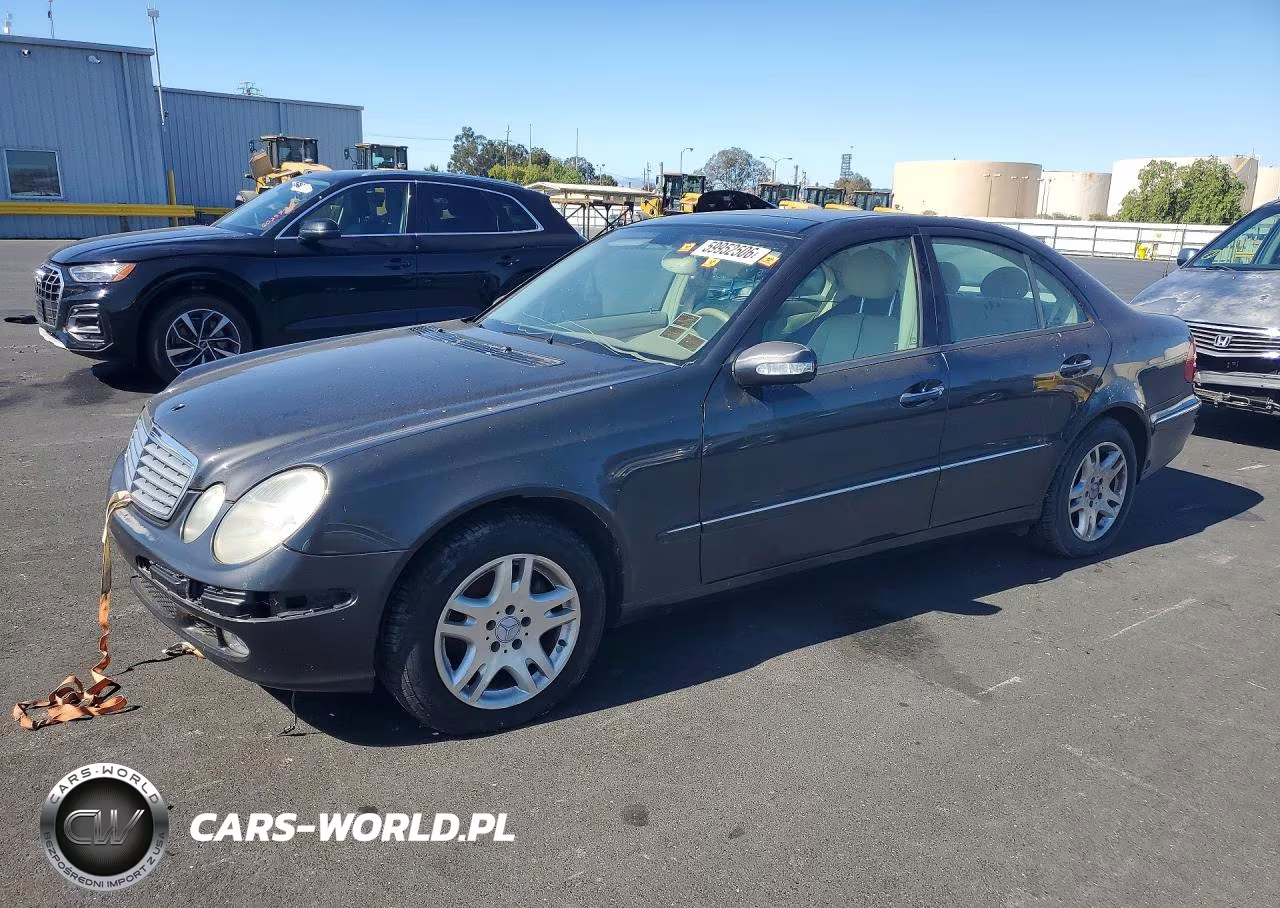 2004 Merz E Class E320 4D Seda