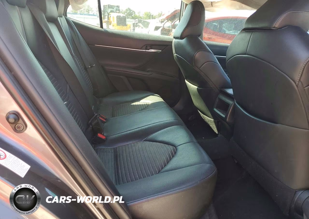 2018 Toyota Camry Se VIN:4T1B11HK9JU040584 - 10