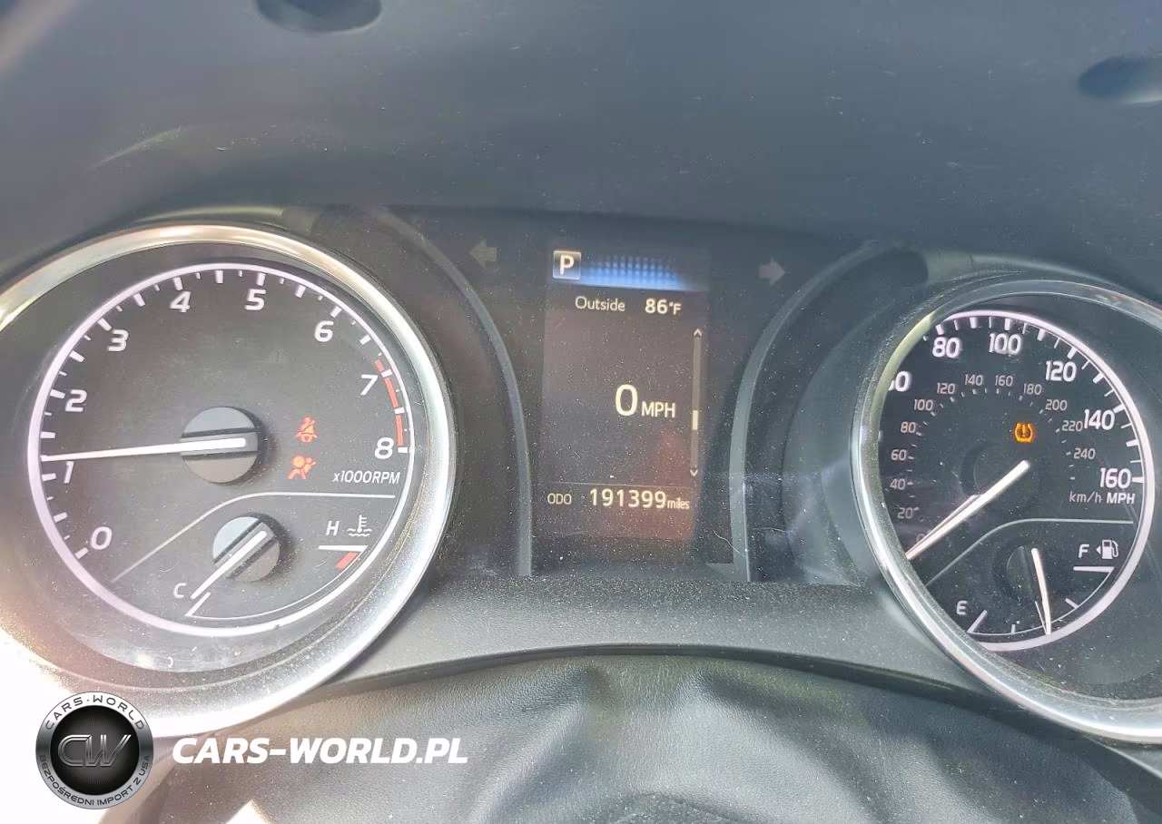 2018 Toyota Camry Se VIN:4T1B11HK9JU040584 - 9