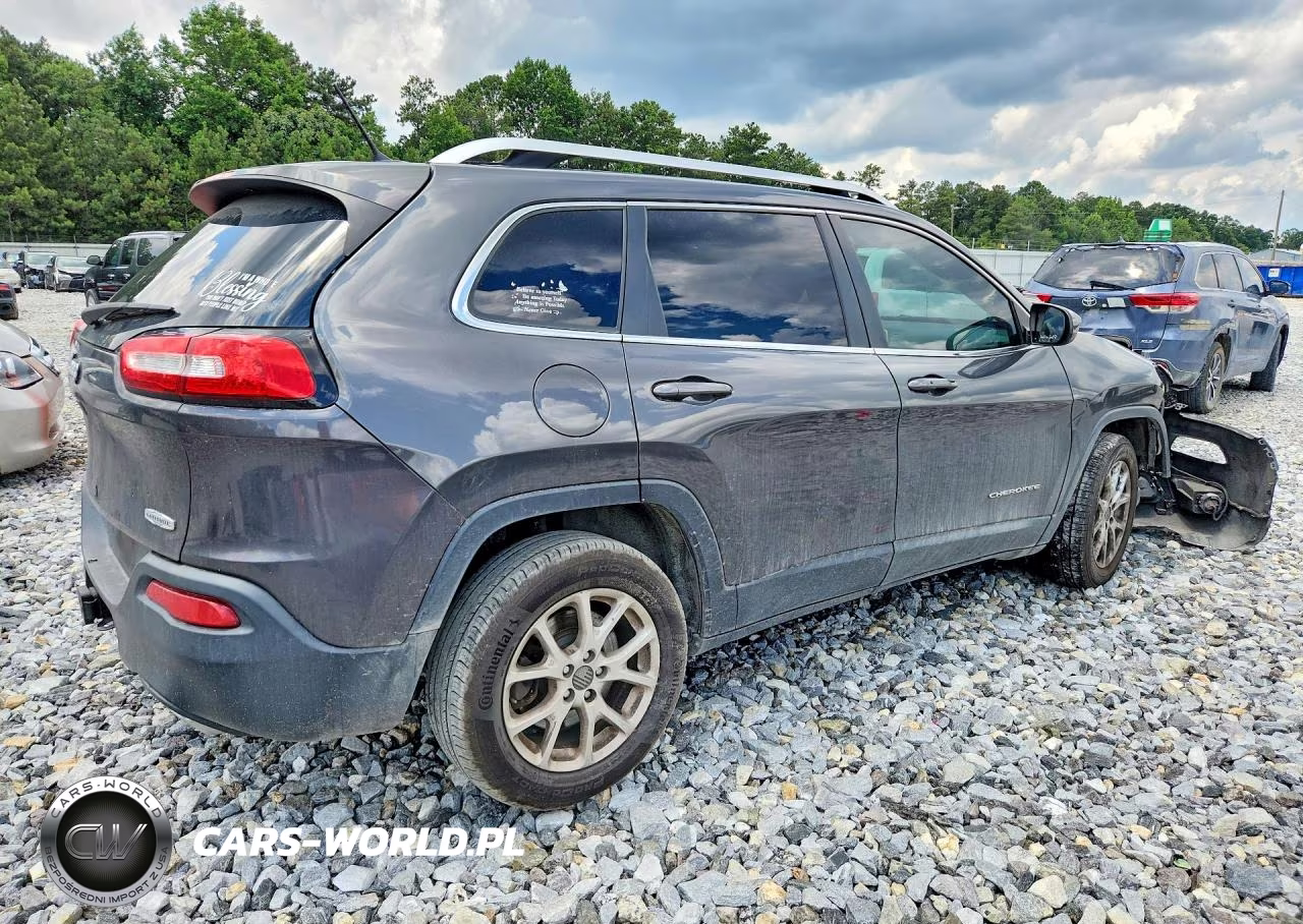 2015 Jeep Cherokee Latitude VIN:1C4PJMCS3FW749882 - 3