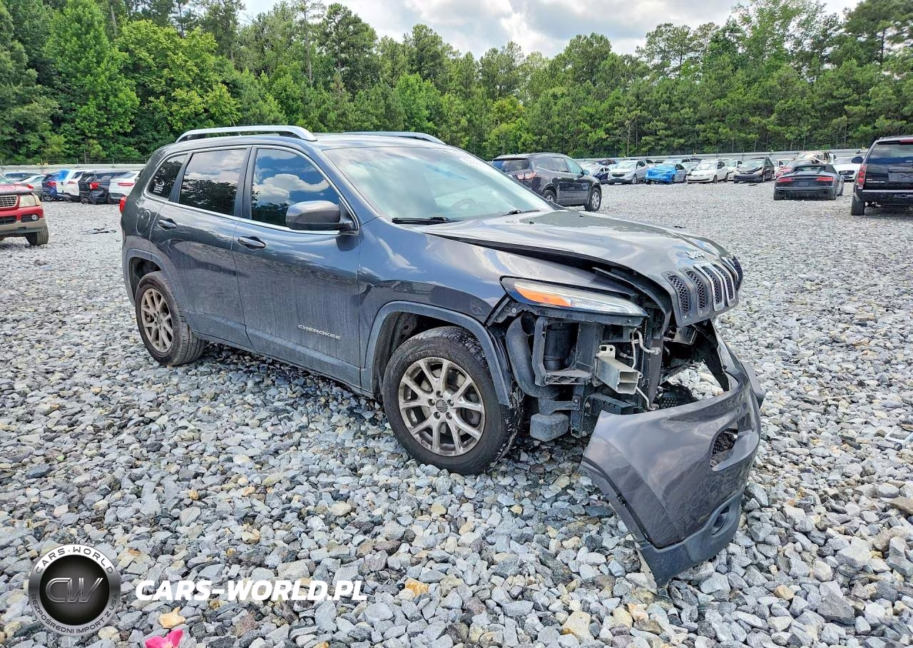 2015 Jeep Cherokee Latitude VIN:1C4PJMCS3FW749882 - 4