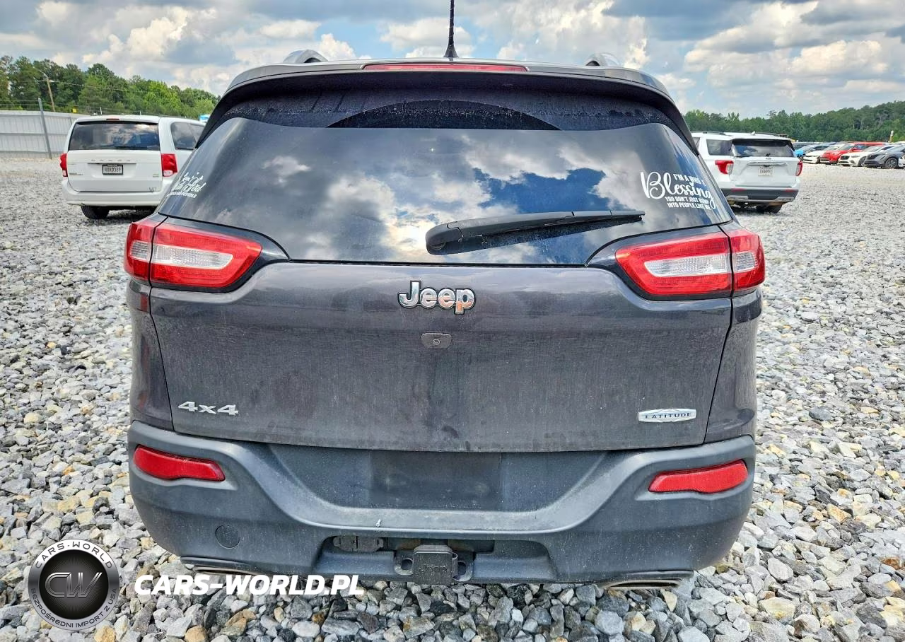 2015 Jeep Cherokee Latitude VIN:1C4PJMCS3FW749882 - 6