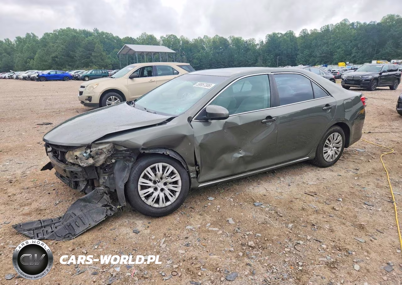 2014 Toyota Camry Le – zdjęcie 1 z 13