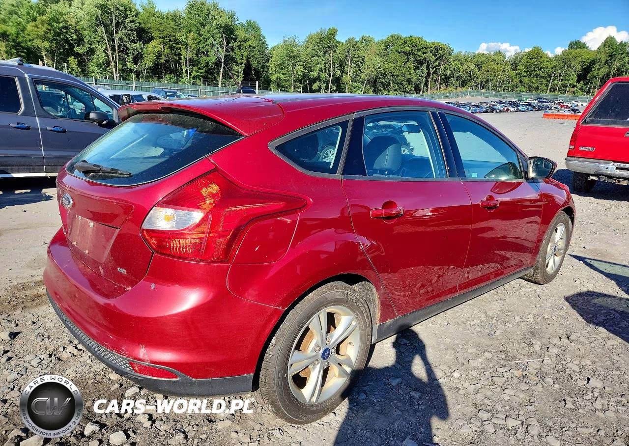 2014 Ford Focus Se VIN:1FADP3K28EL377703 - 3